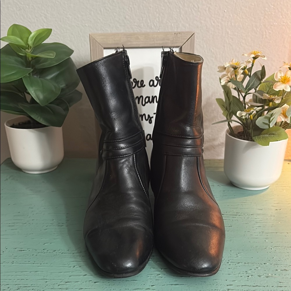 Black Leather Men's Boots SZ 7 MX 25 box 148